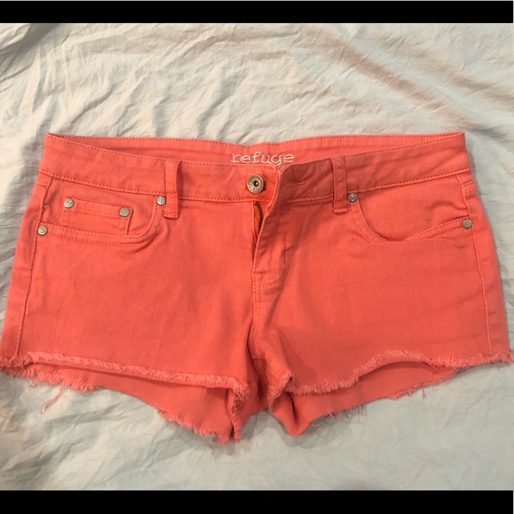 REFUGE Ladies frayed Denim Jean Shorts color: coral Size8 excellent cond - Picture 2 of 4